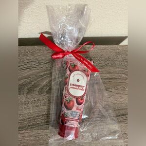 Bath & Body Works Strawberry Pound Cake Ultimate Hydrating Body Cream